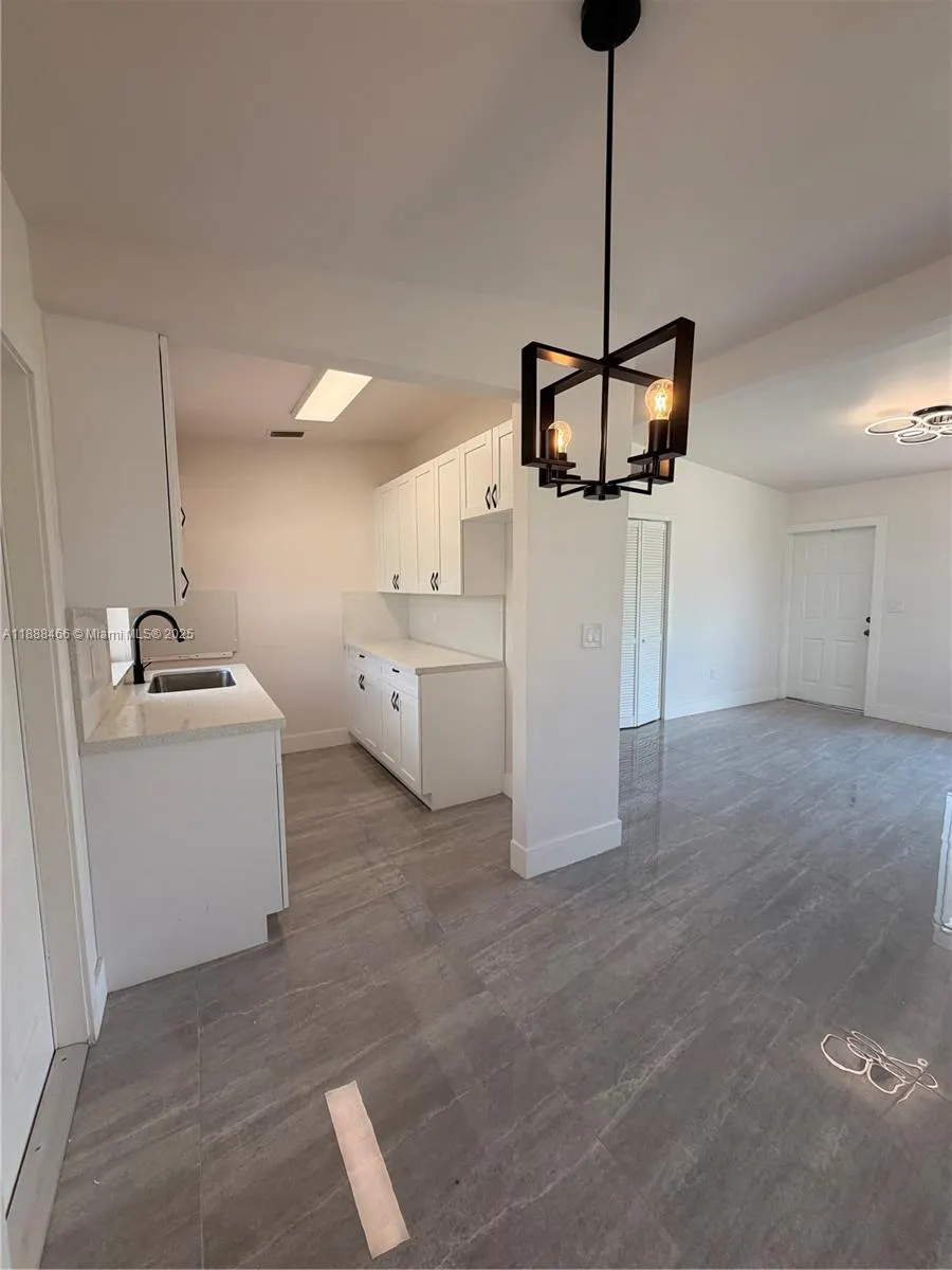 318 NW 30th Ter