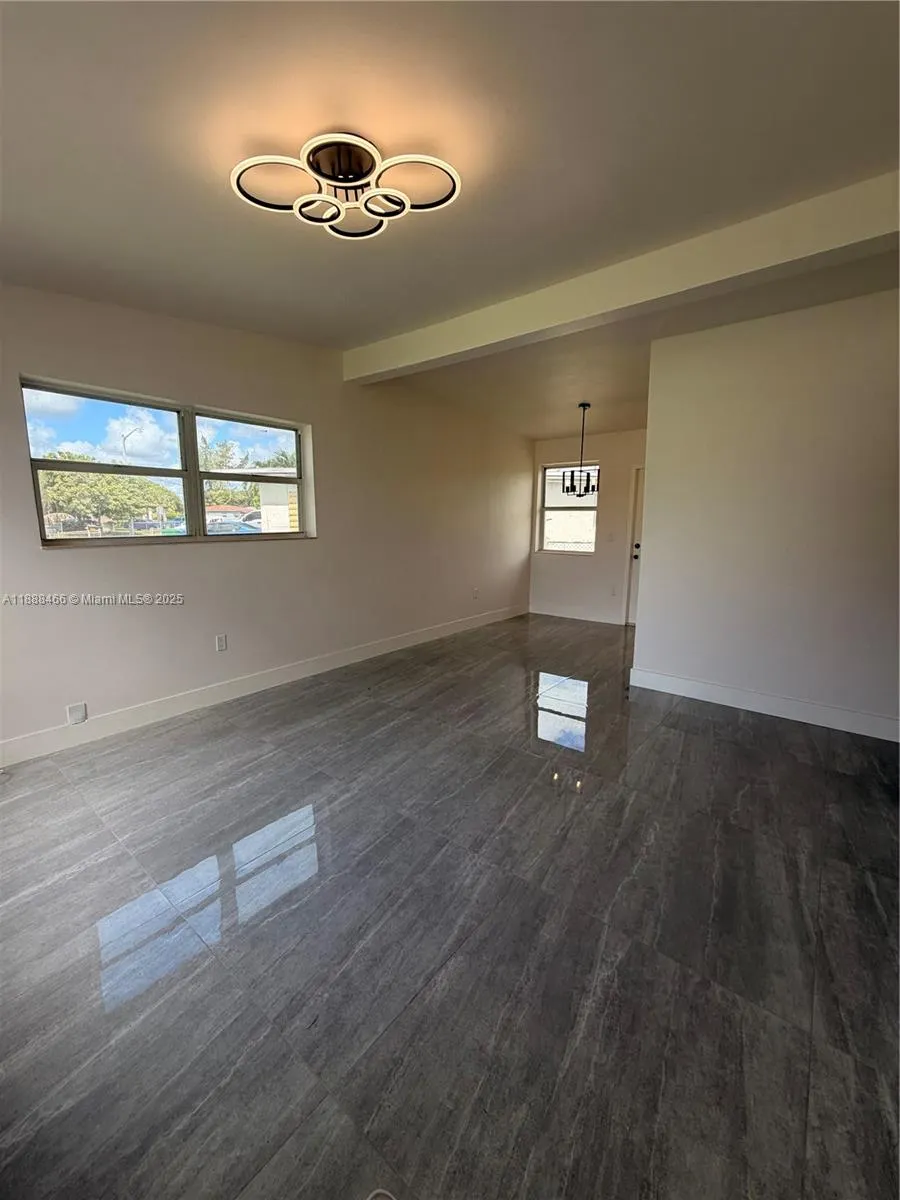 318 NW 30th Ter