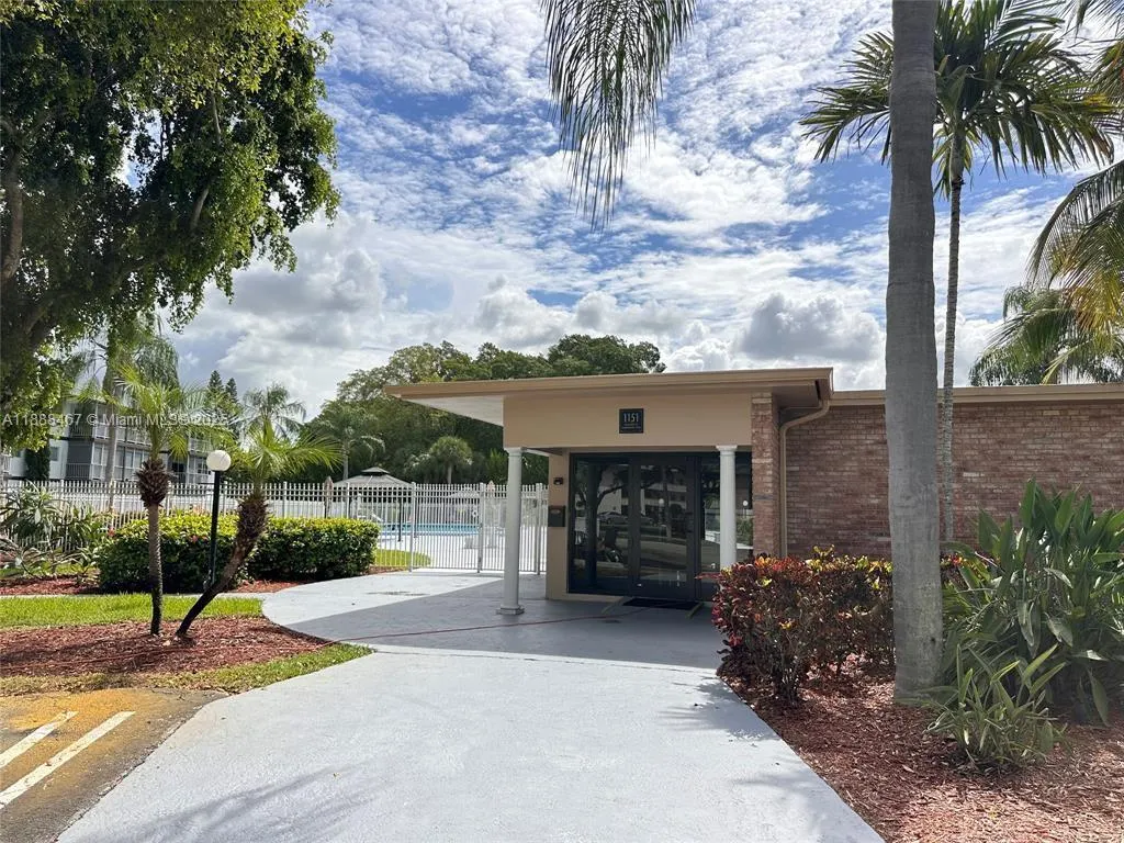 1200 Hillcrest Ct, #315