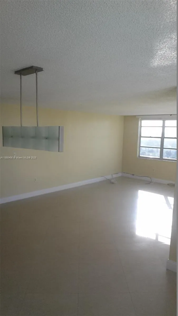 2750 NE 183rd St, #2305