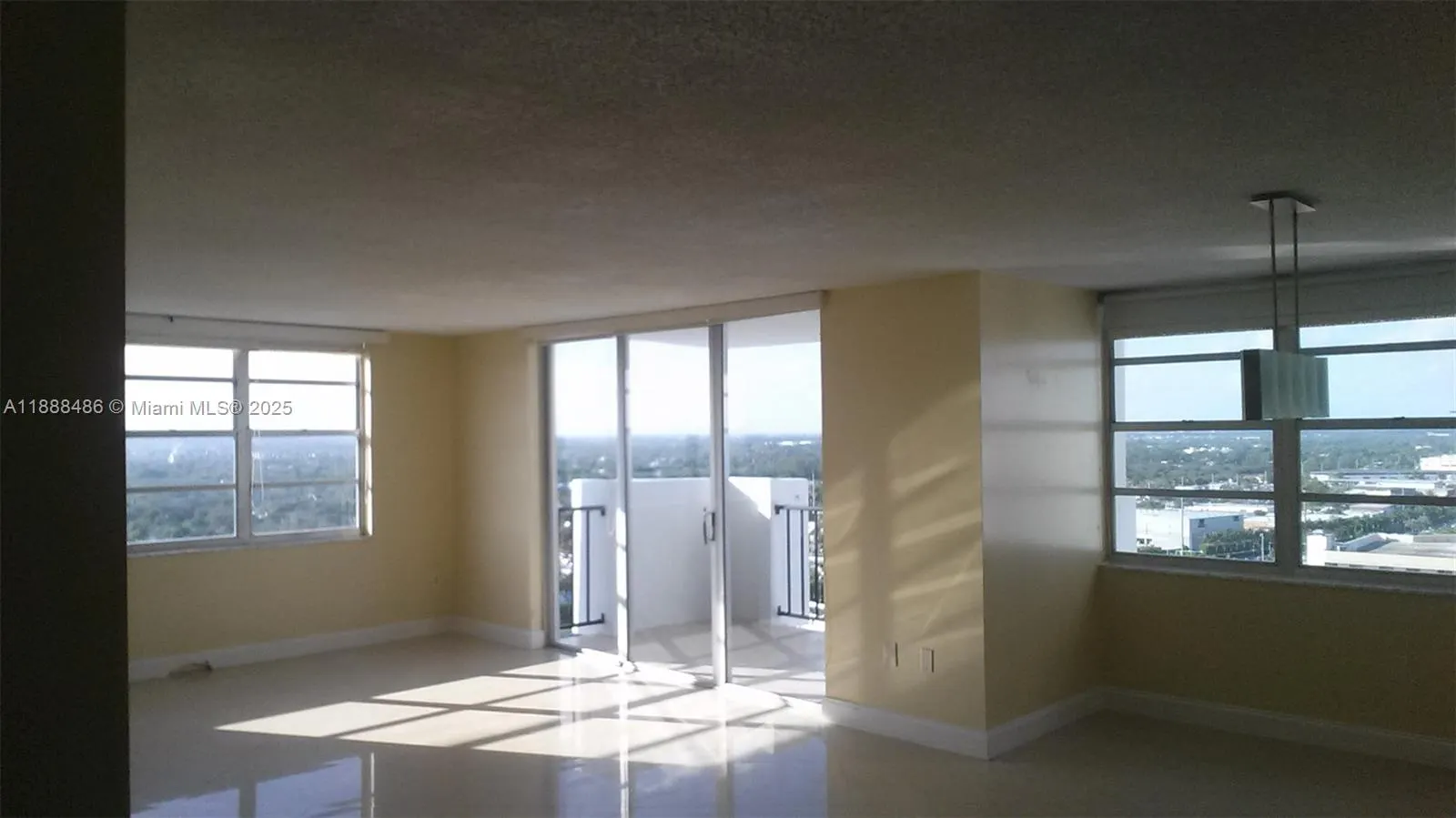 2750 NE 183rd St, #2305