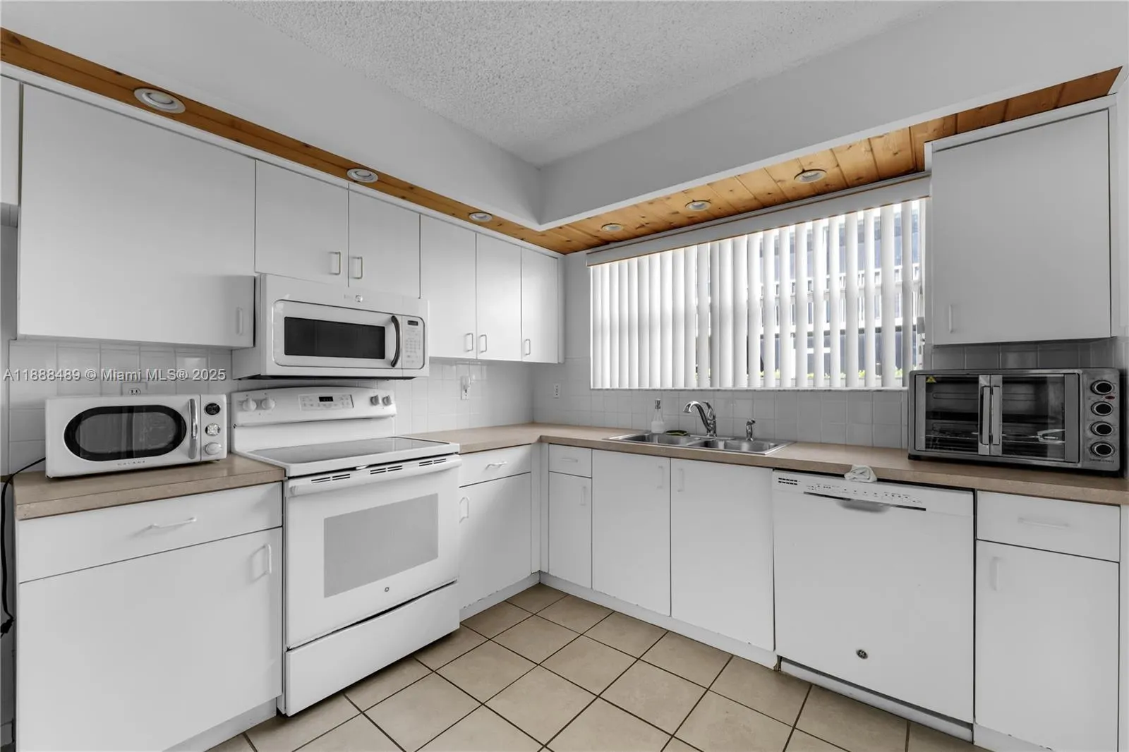 2221 SE 27th Dr, #106-B