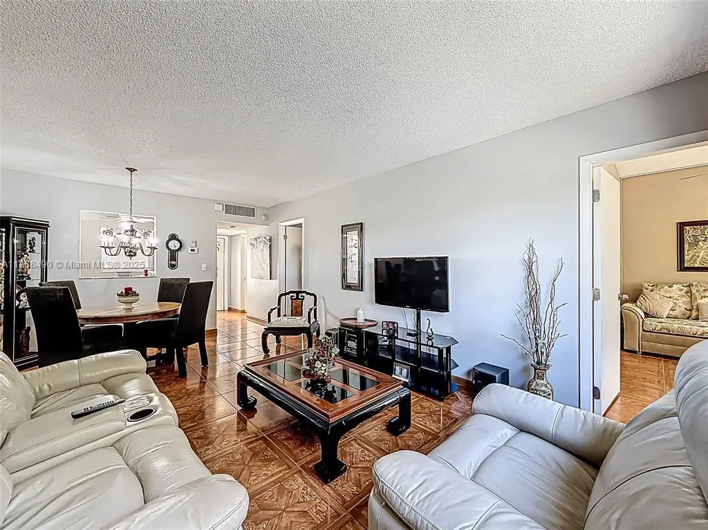 5001 NW 34th St, #205