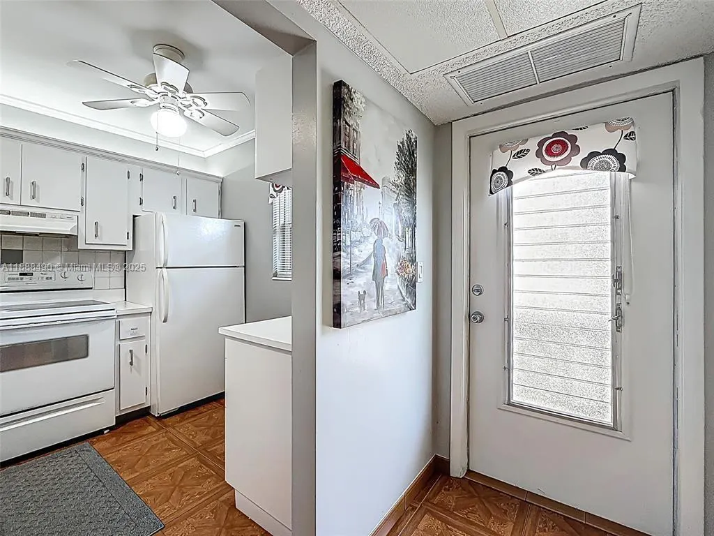 5001 NW 34th St, #205