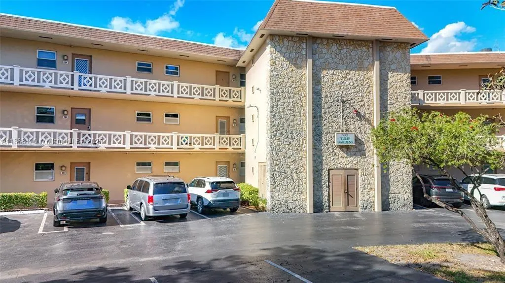 5001 NW 34th St, #205