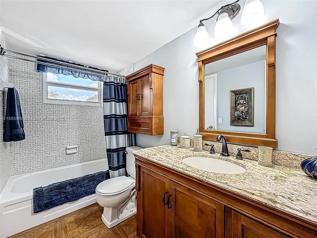 5001 NW 34th St, #205