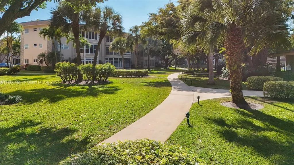 5001 NW 34th St, #205