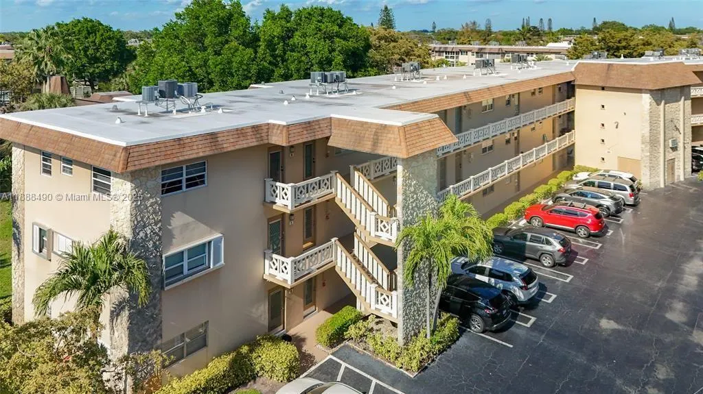 5001 NW 34th St, #205
