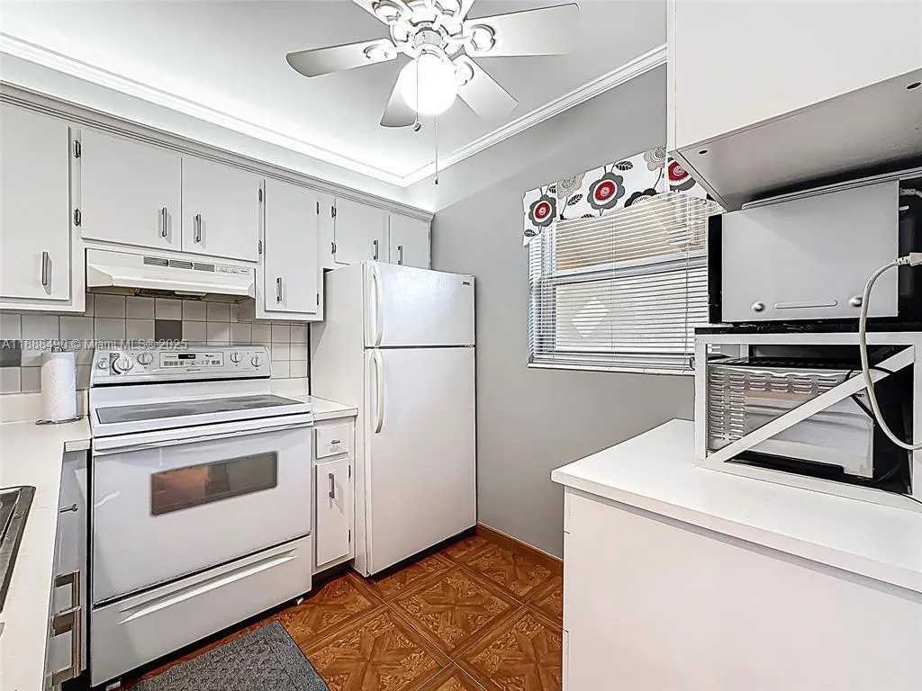 5001 NW 34th St, #205