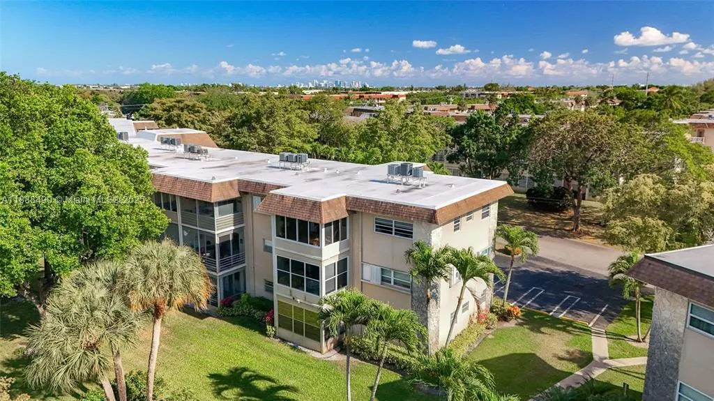 5001 NW 34th St, #205