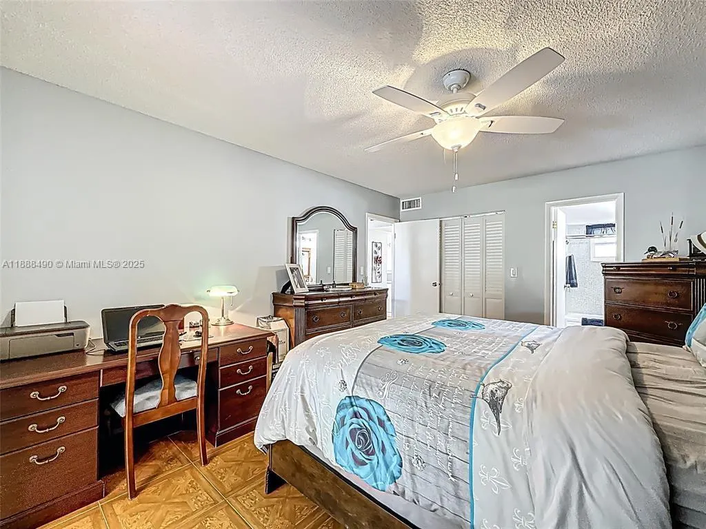 5001 NW 34th St, #205