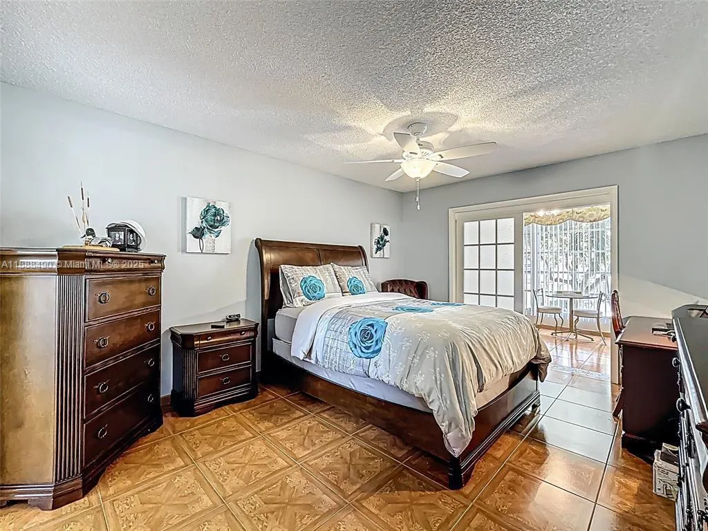 5001 NW 34th St, #205