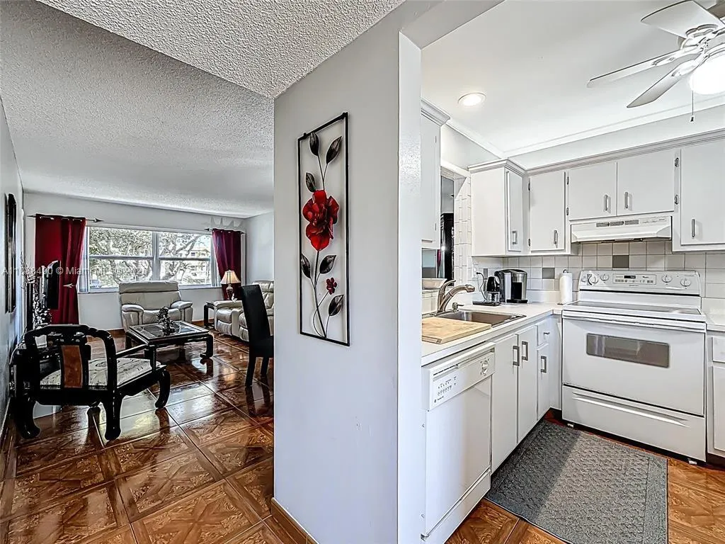 5001 NW 34th St, #205