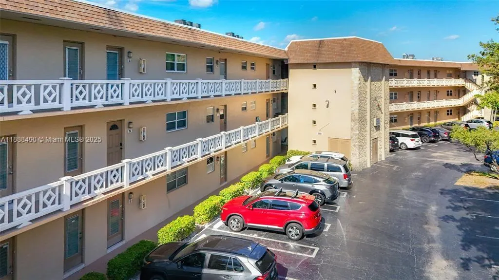 5001 NW 34th St, #205