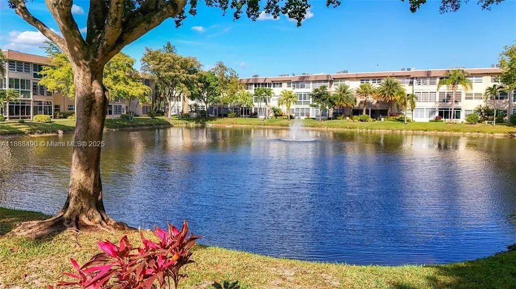 5001 NW 34th St, #205