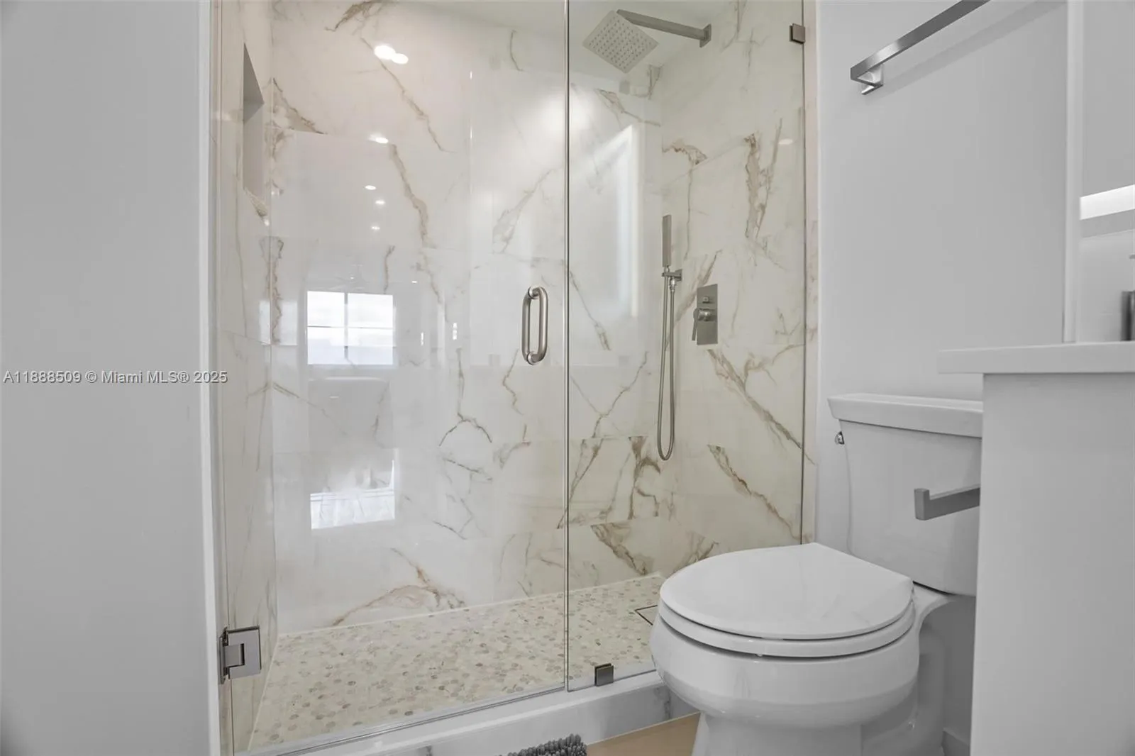 300 Bayview Dr, #2108