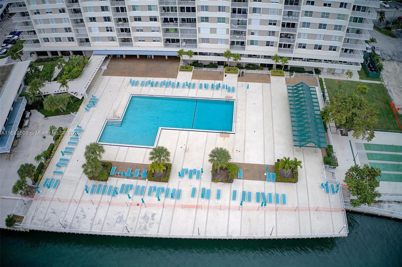 300 Bayview Dr, #2108