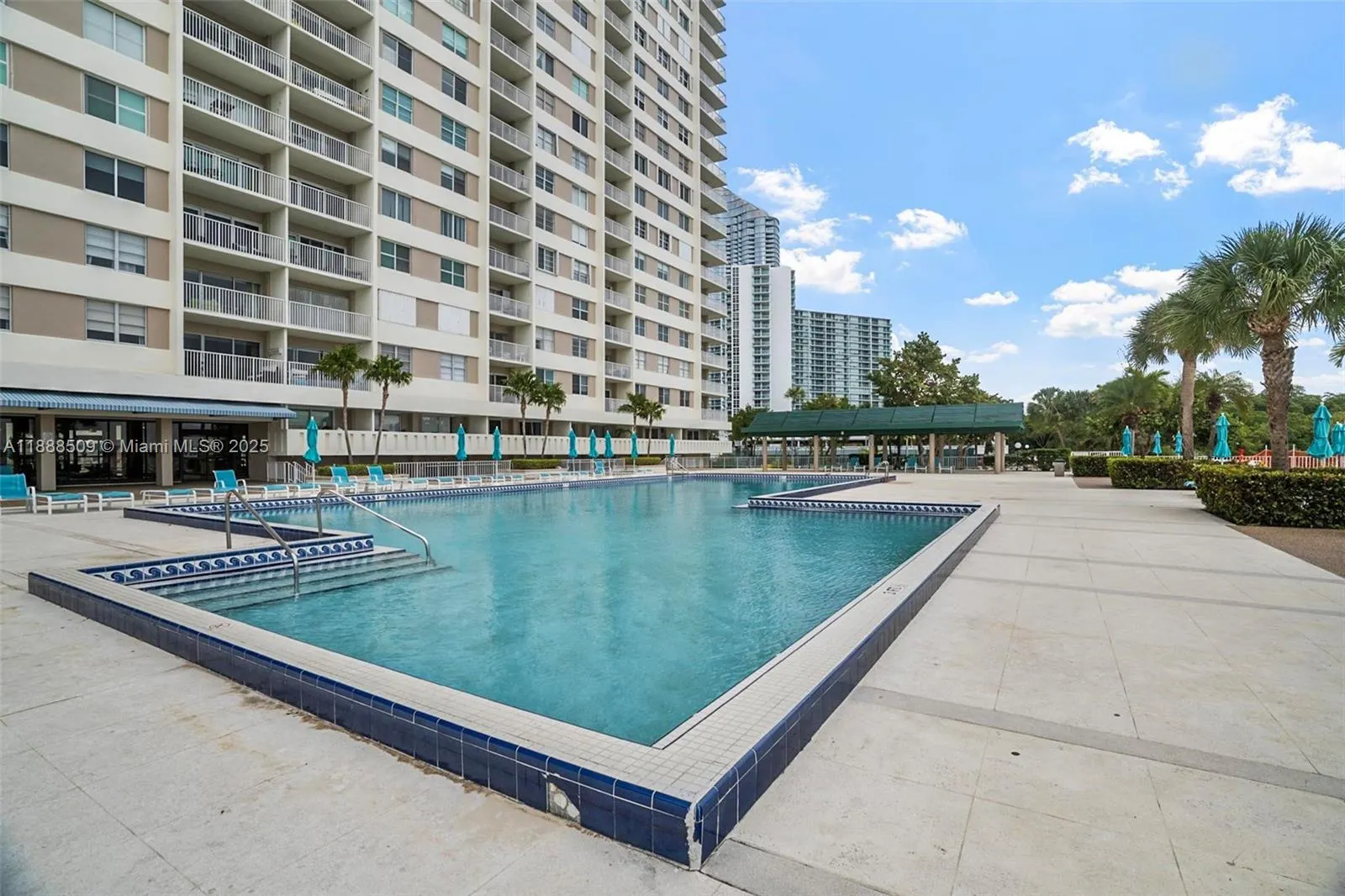 300 Bayview Dr, #2108