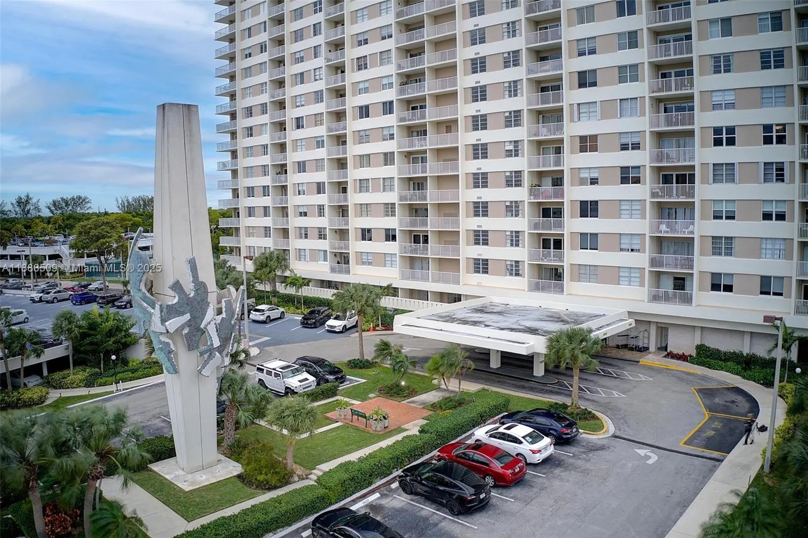 300 Bayview Dr, #2108