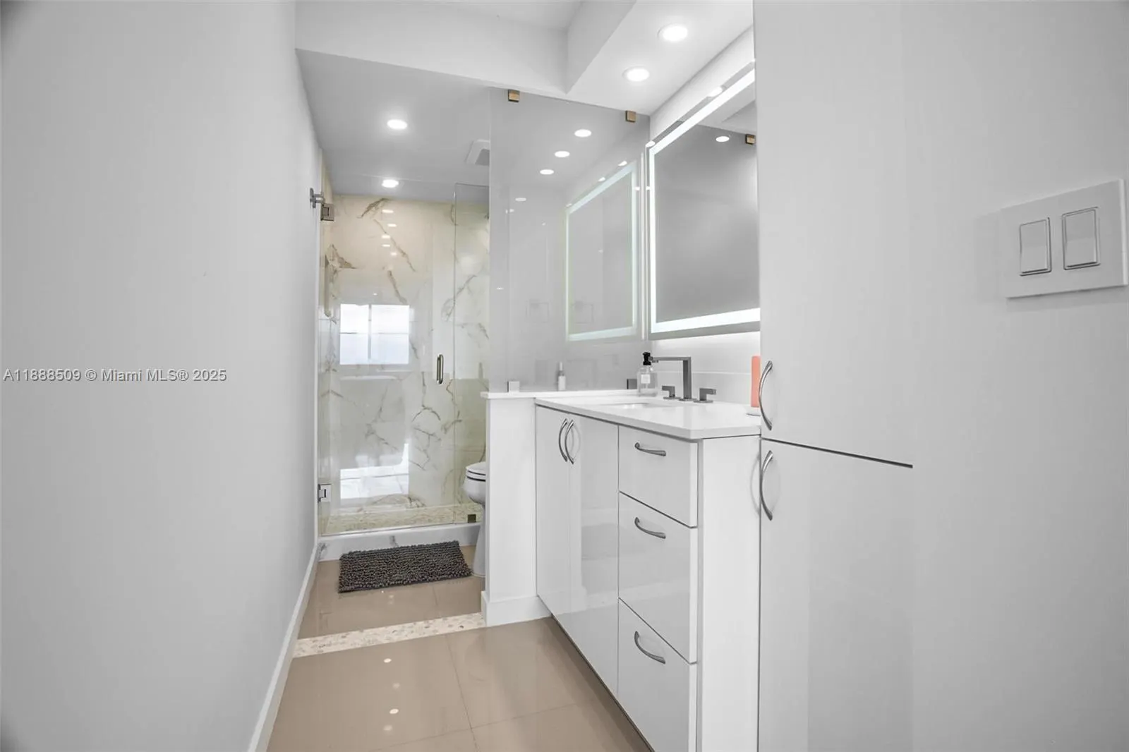 300 Bayview Dr, #2108