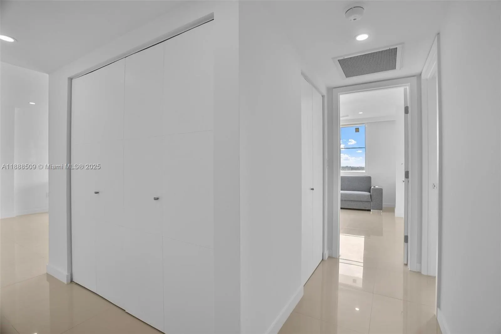 300 Bayview Dr, #2108