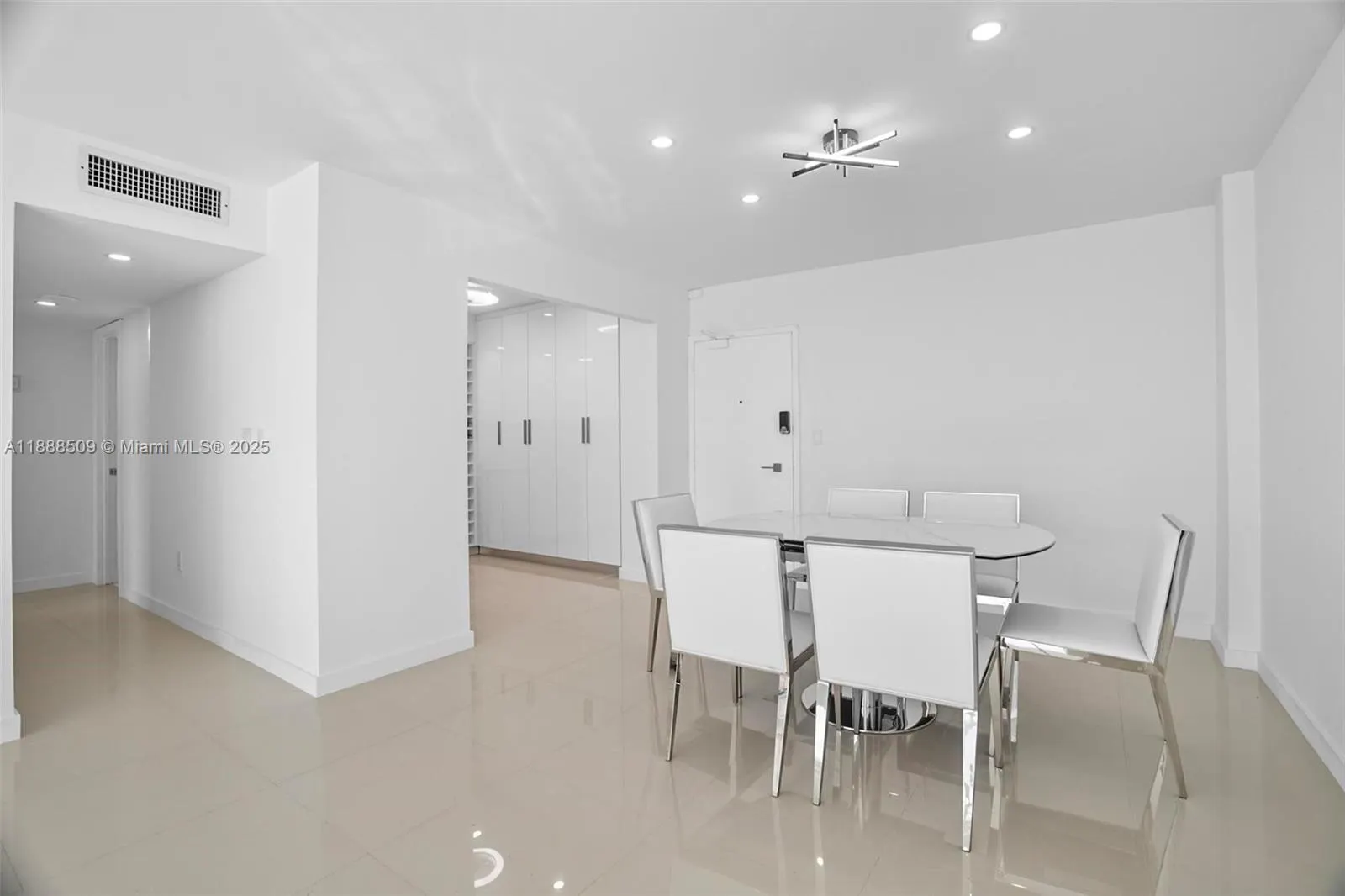 300 Bayview Dr, #2108