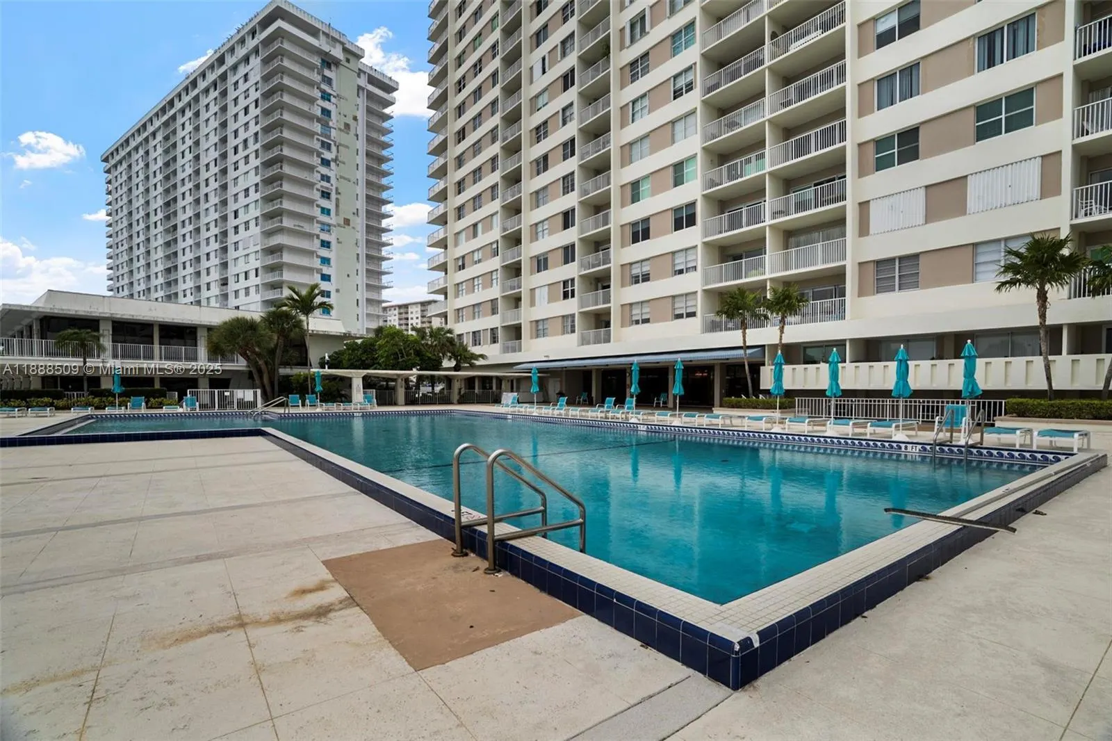300 Bayview Dr, #2108