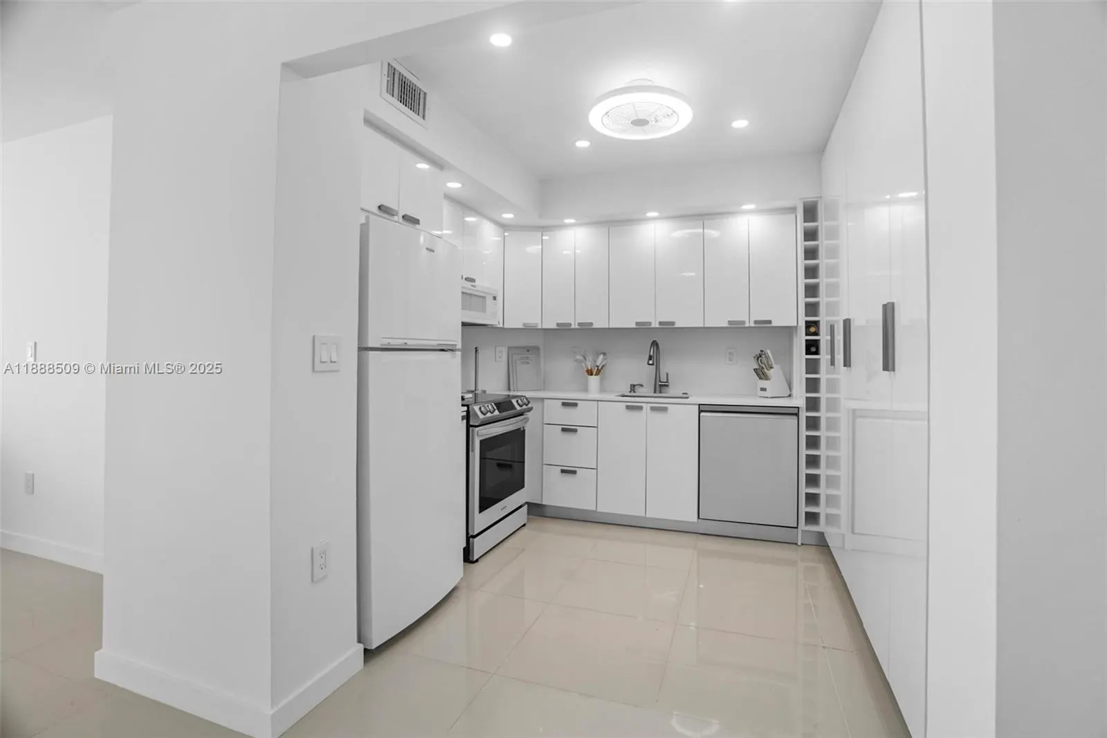 300 Bayview Dr, #2108