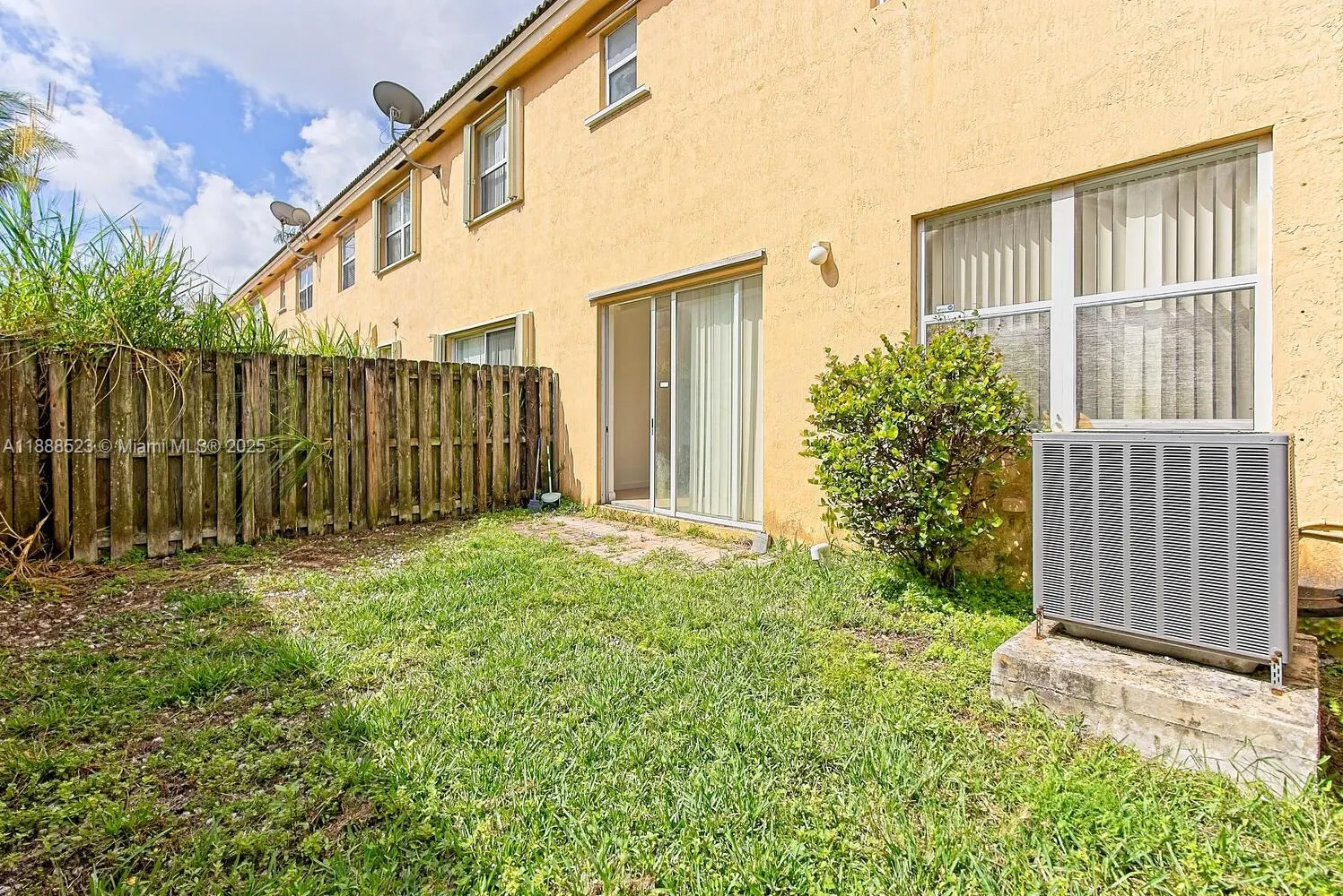 1015 NE 41st Pl