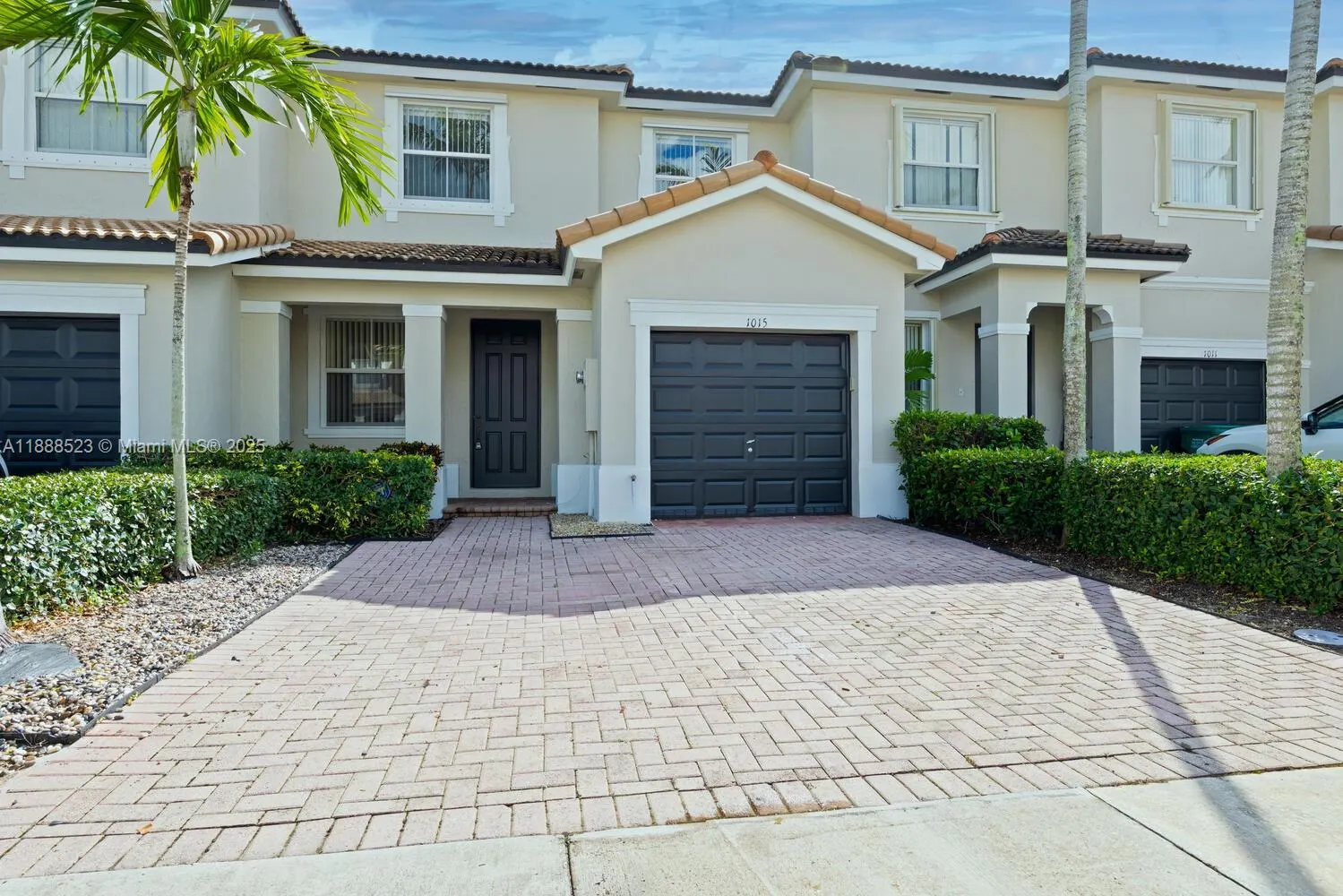 1015 NE 41st Pl