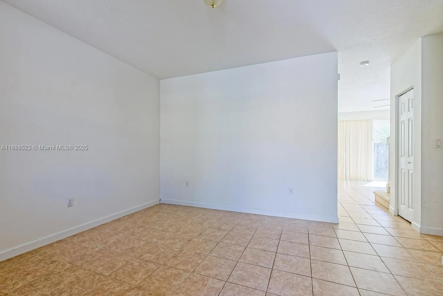 1015 NE 41st Pl