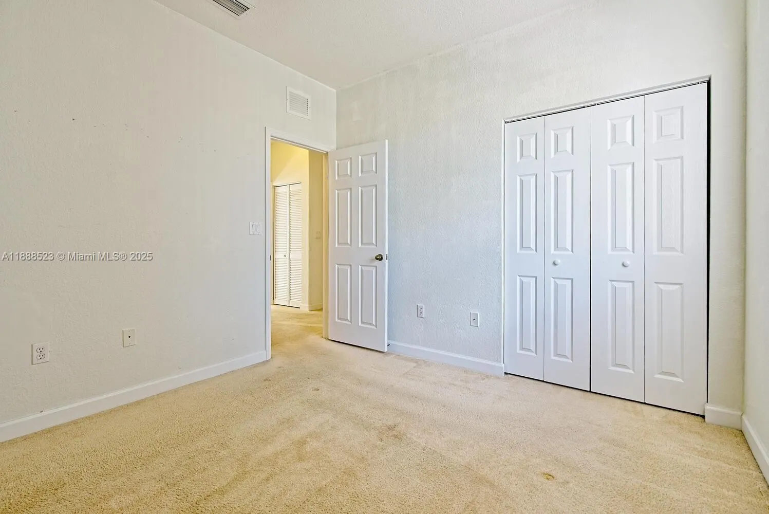 1015 NE 41st Pl