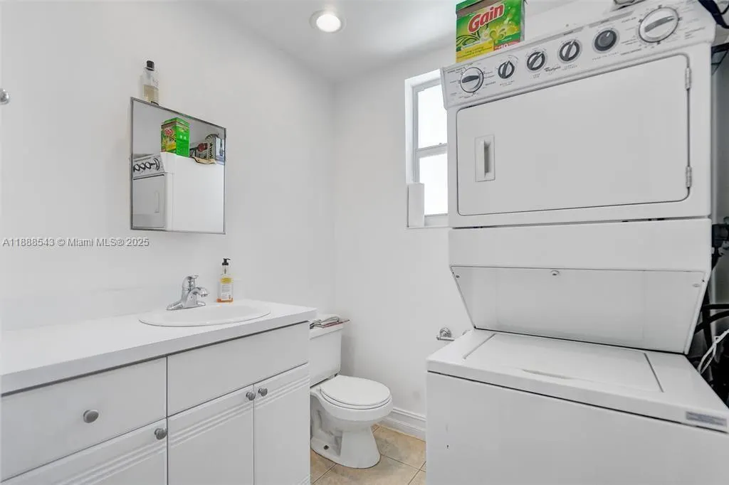 820 Euclid Ave, #104