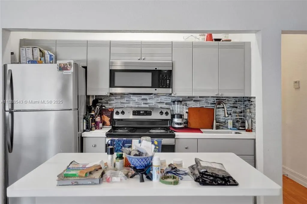 820 Euclid Ave, #104