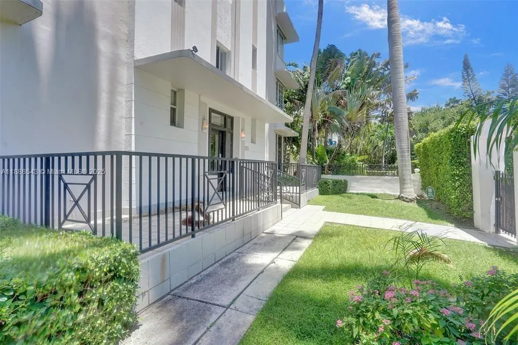 820 Euclid Ave, #104