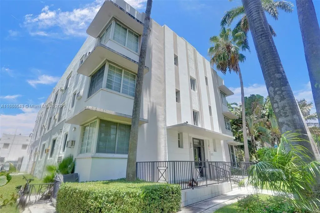 820 Euclid Ave, #104