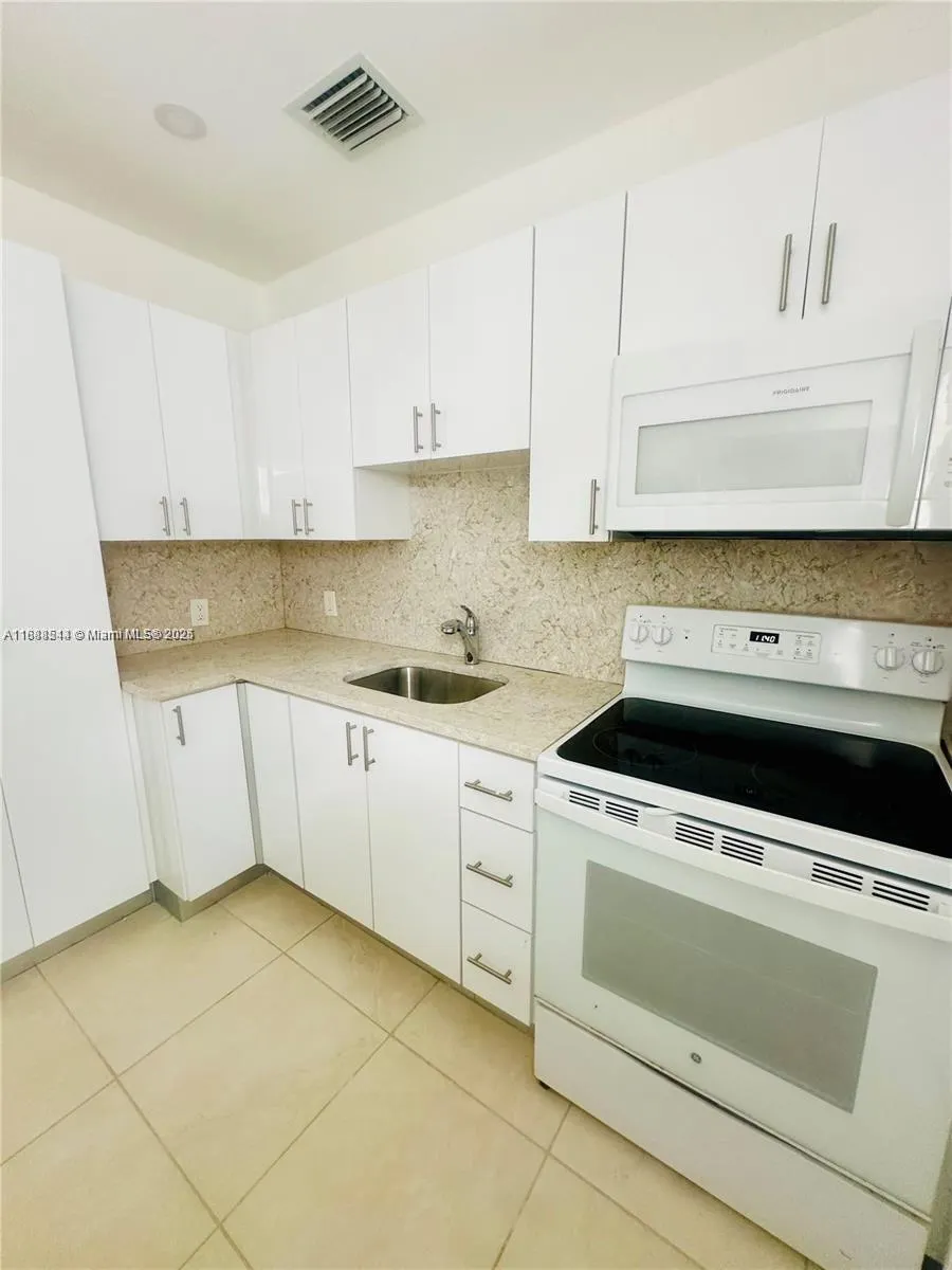 503 SW 29th Ct