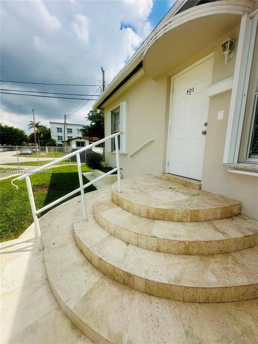 503 SW 29th Ct
