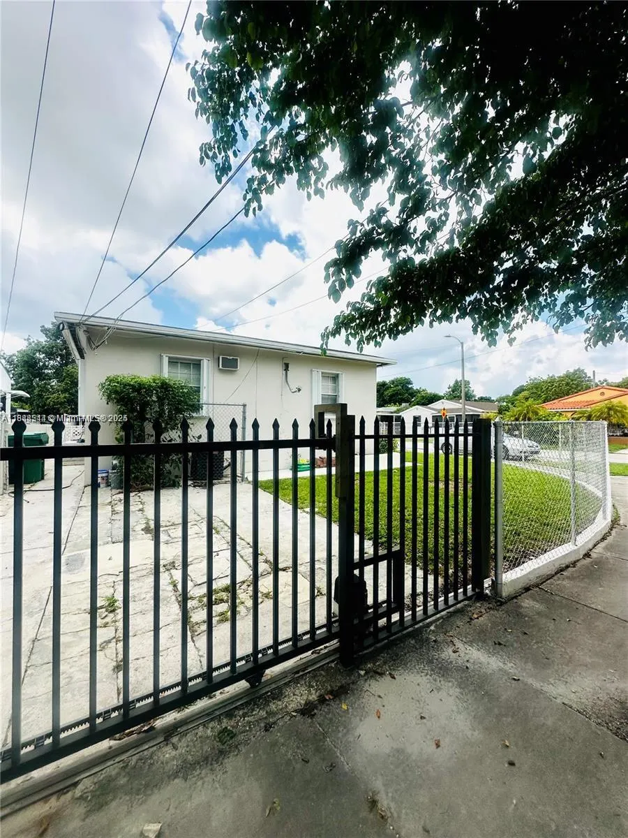503 SW 29th Ct