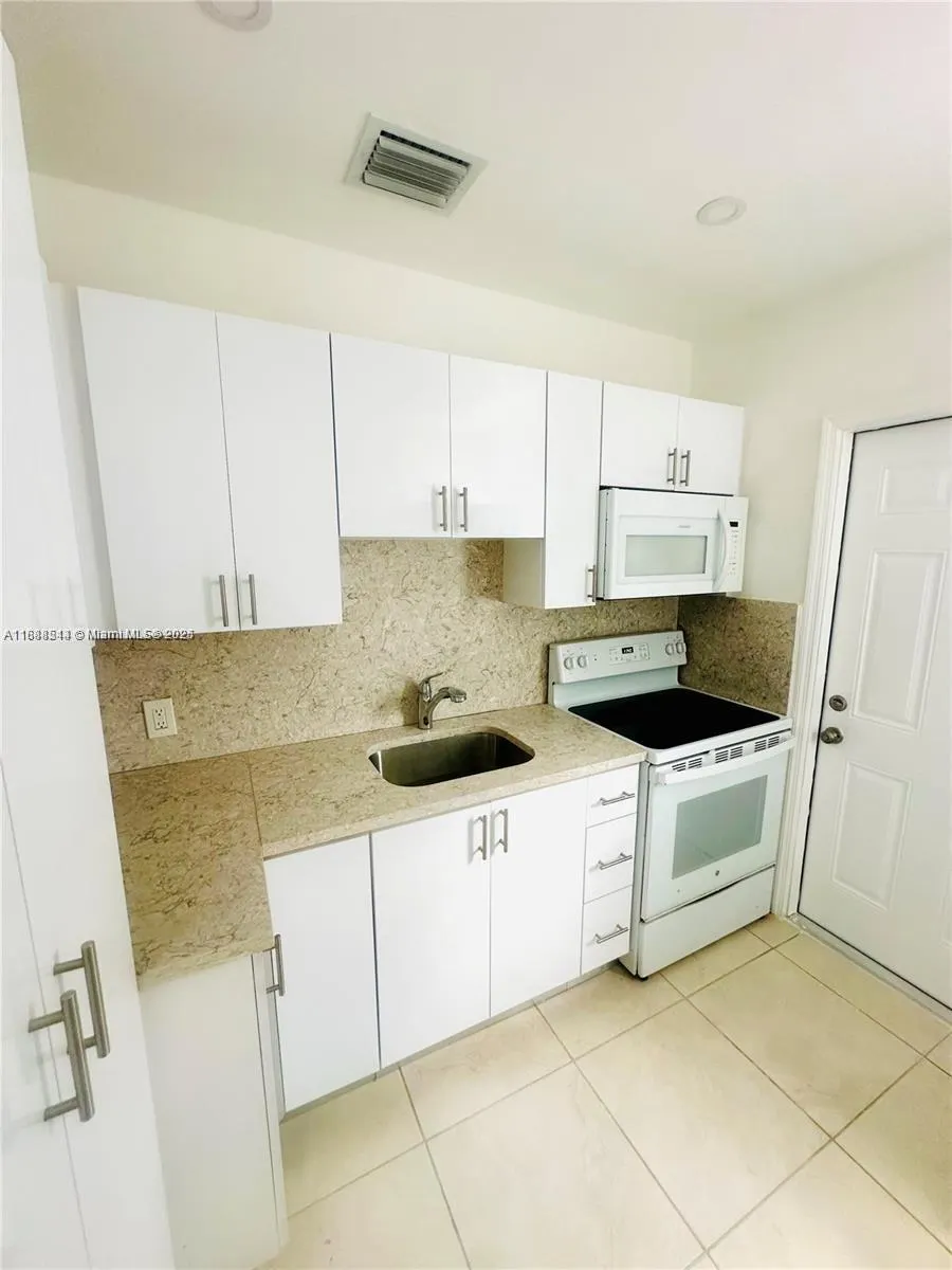 503 SW 29th Ct