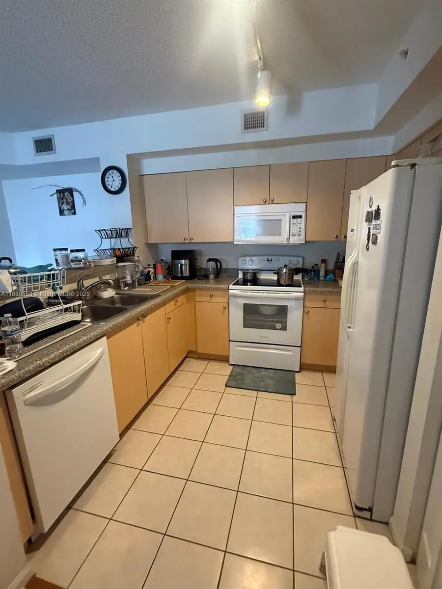 8040 N Nob Hill Rd, #105