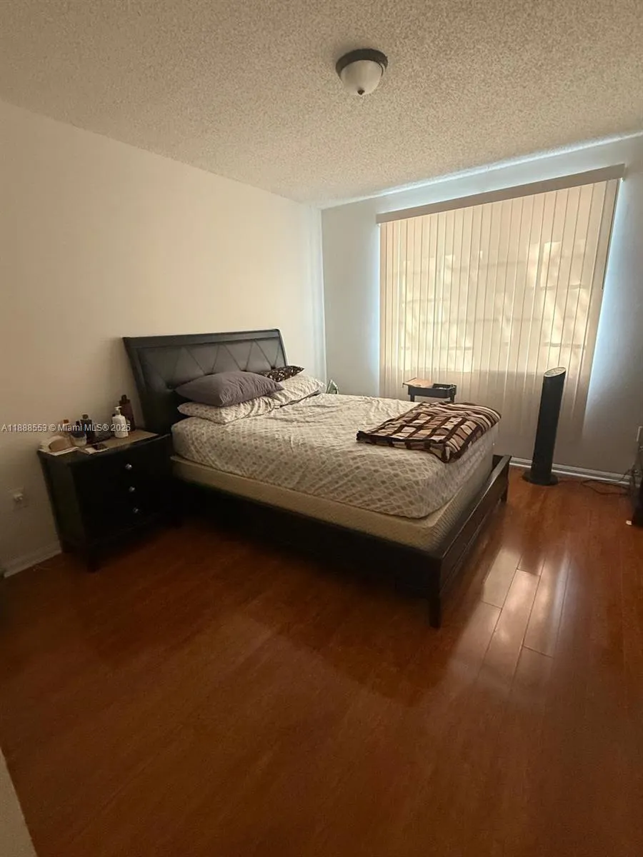 8040 N Nob Hill Rd, #105