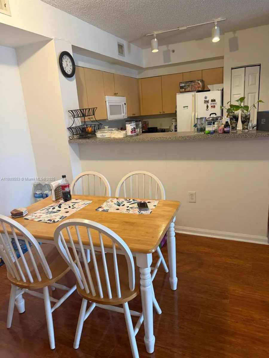 8040 N Nob Hill Rd, #105