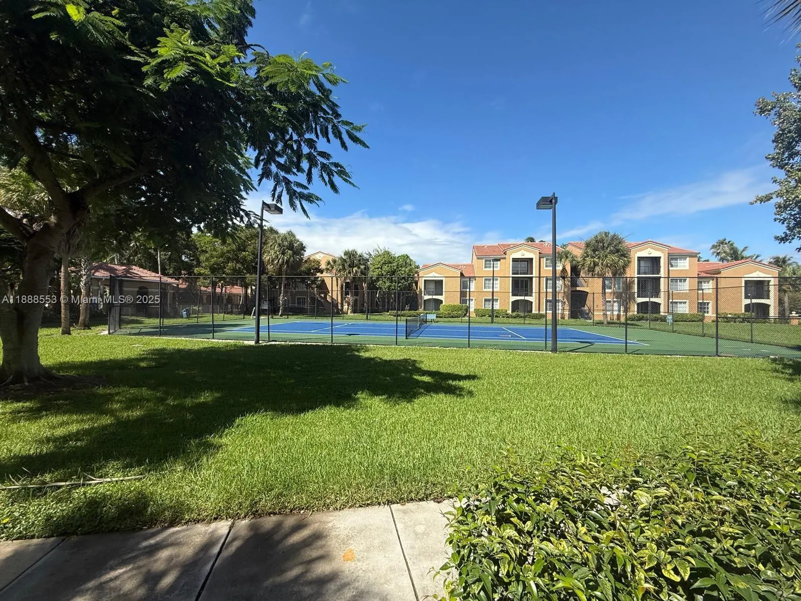 8040 N Nob Hill Rd, #105