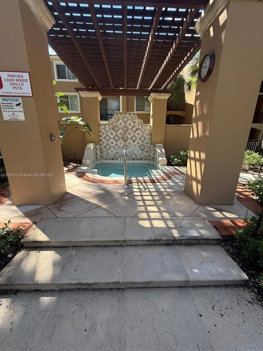 8040 N Nob Hill Rd, #105