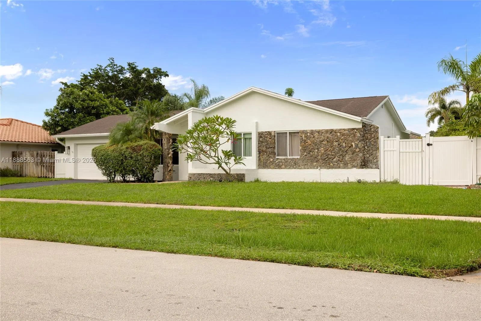 20847 Sugarloaf Ln