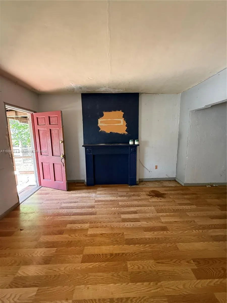1239 NW 31st St