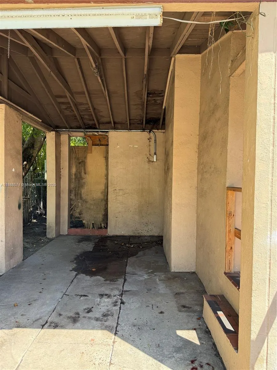 1239 NW 31st St