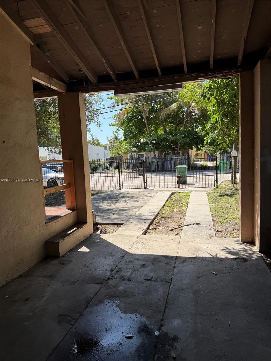 1239 NW 31st St