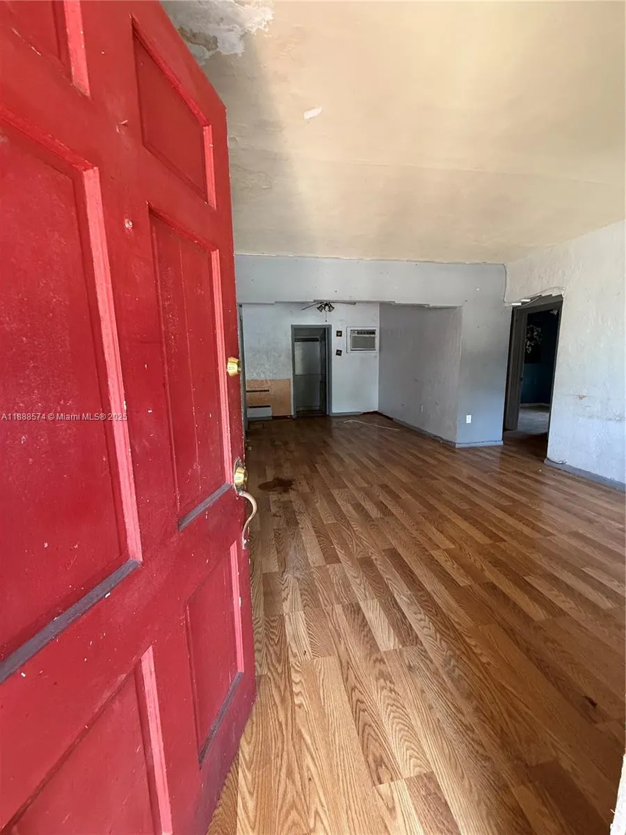 1239 NW 31st St